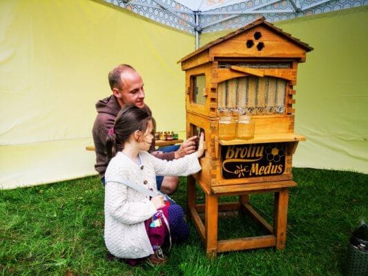 Maistas sveikatai iš avilio 2 Bičių medus srautiniame avilyje